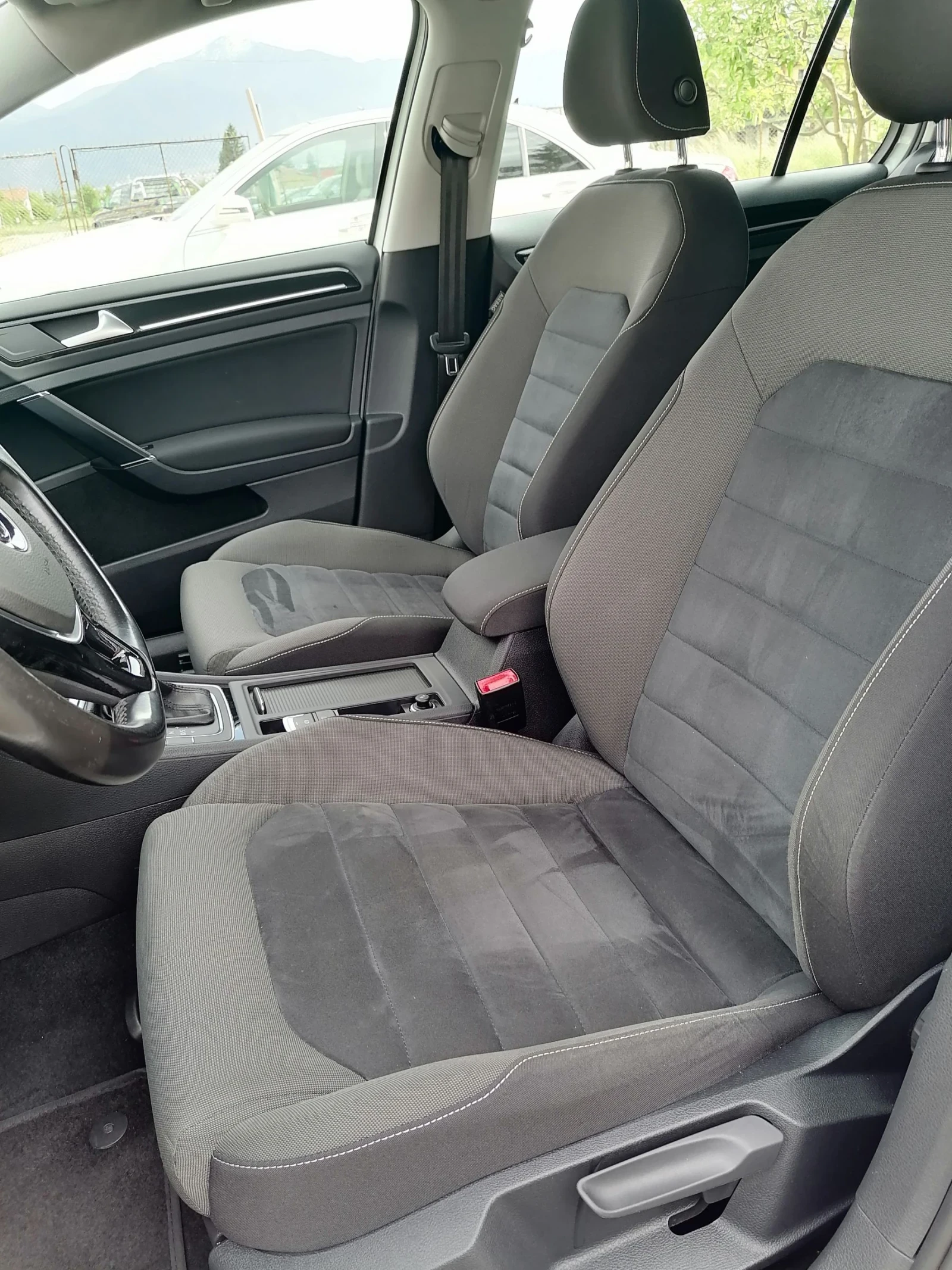 VW Golf 1.6TDI/Автомат/Навигация/124000км, снимка 10 - Автомобили и джипове - 54741136