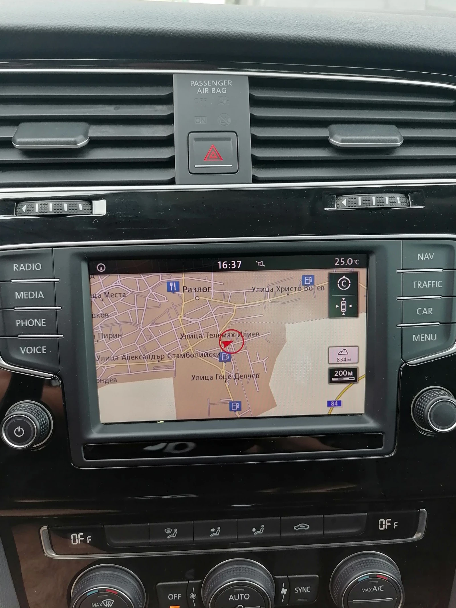 VW Golf 1.6TDI/Автомат/Навигация/124000км, снимка 15 - Автомобили и джипове - 54741136