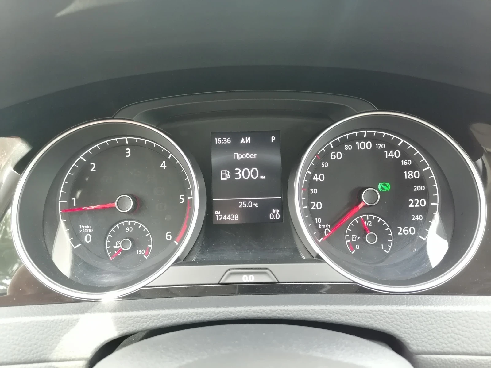 VW Golf 1.6TDI/Автомат/Навигация/124000км, снимка 14 - Автомобили и джипове - 54741136