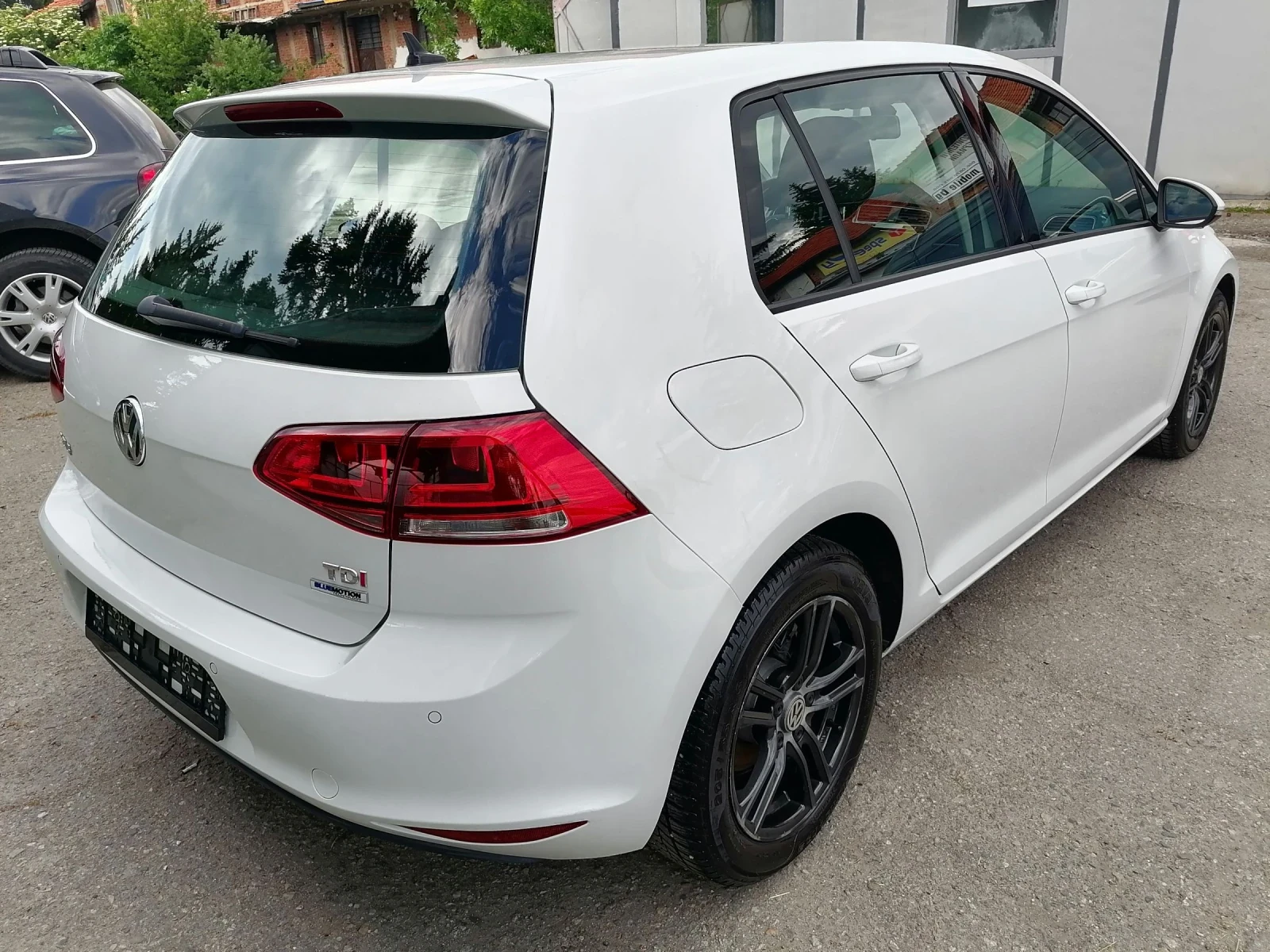 VW Golf 1.6TDI/Автомат/Навигация/124000км, снимка 5 - Автомобили и джипове - 54741136