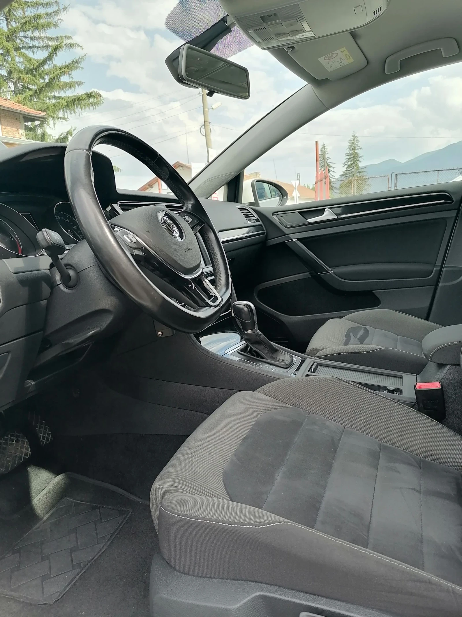 VW Golf 1.6TDI/Автомат/Навигация/124000км, снимка 9 - Автомобили и джипове - 54741136