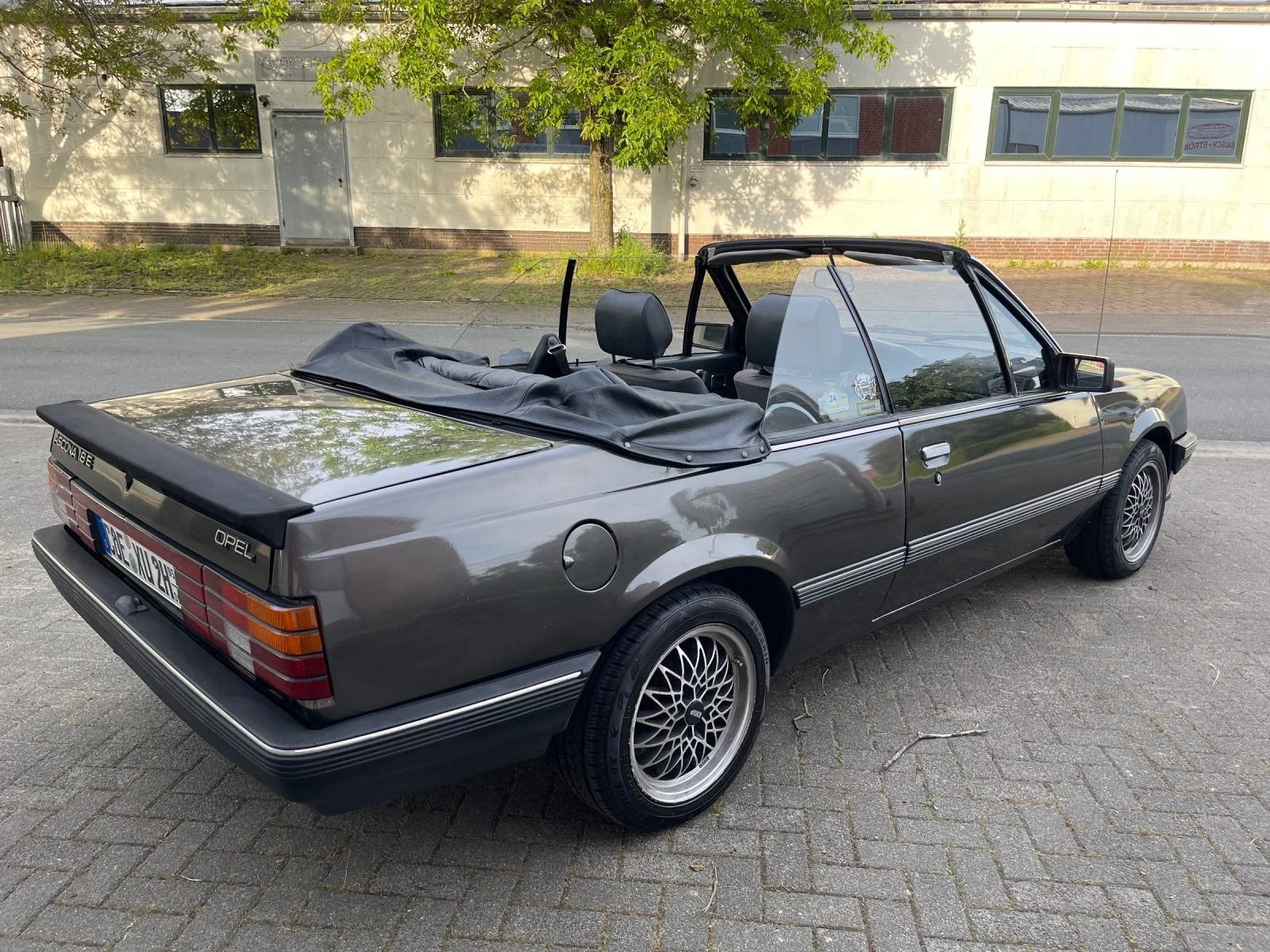 Opel Ascona 1.8 Benzin, снимка 3 - Автомобили и джипове - 54807849