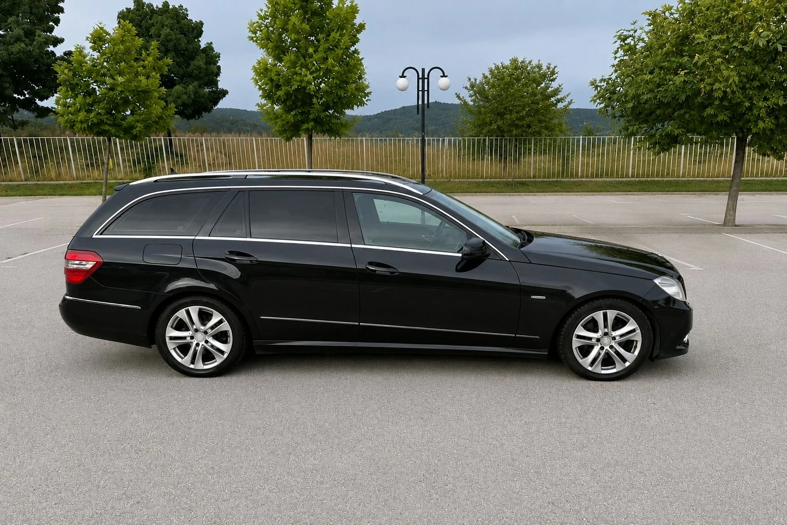 Mercedes-Benz E 250 Avantgarde* Сменени вериги* ОБСЛУЖЕН, снимка 5 - Автомобили и джипове - 55024306