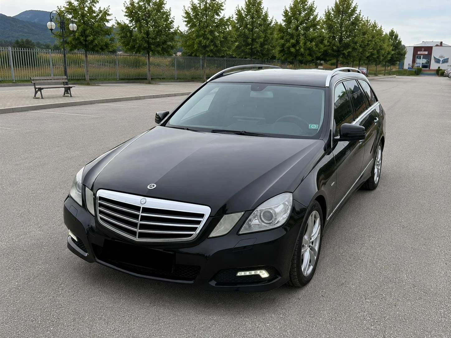 Mercedes-Benz E 250 Avantgarde* Сменени вериги* ОБСЛУЖЕН, снимка 8 - Автомобили и джипове - 55024306