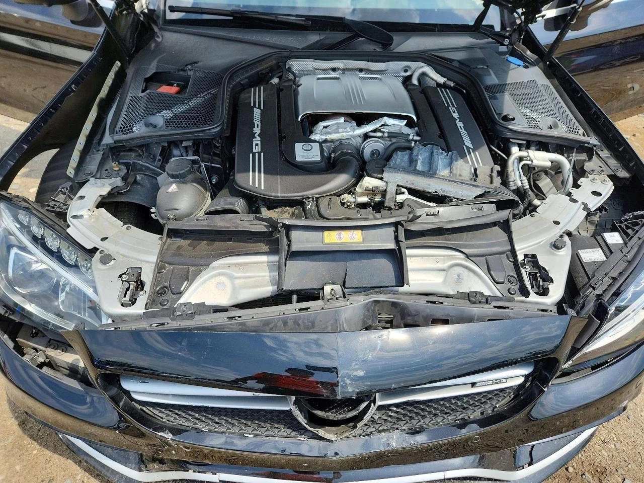 Mercedes-Benz C 63 AMG * CARFAX * БЕЗ ПЪРВОНАЧАЛНА ВНОСКА, снимка 11 - Автомобили и джипове - 55505811