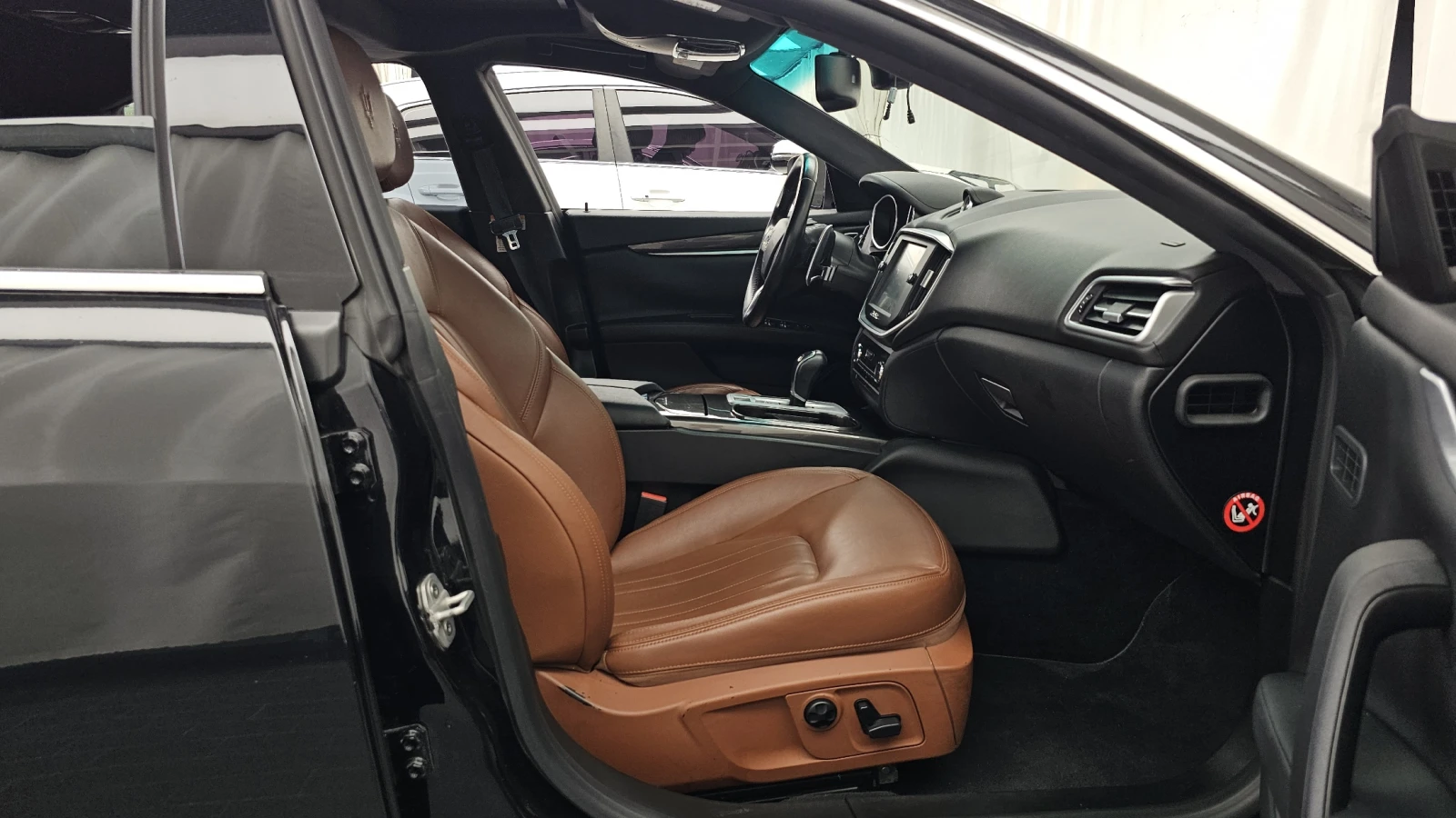Maserati Ghibli 3.0d* ЛЮК* КРАЙНА ЦЕНА, снимка 11 - Автомобили и джипове - 55595242