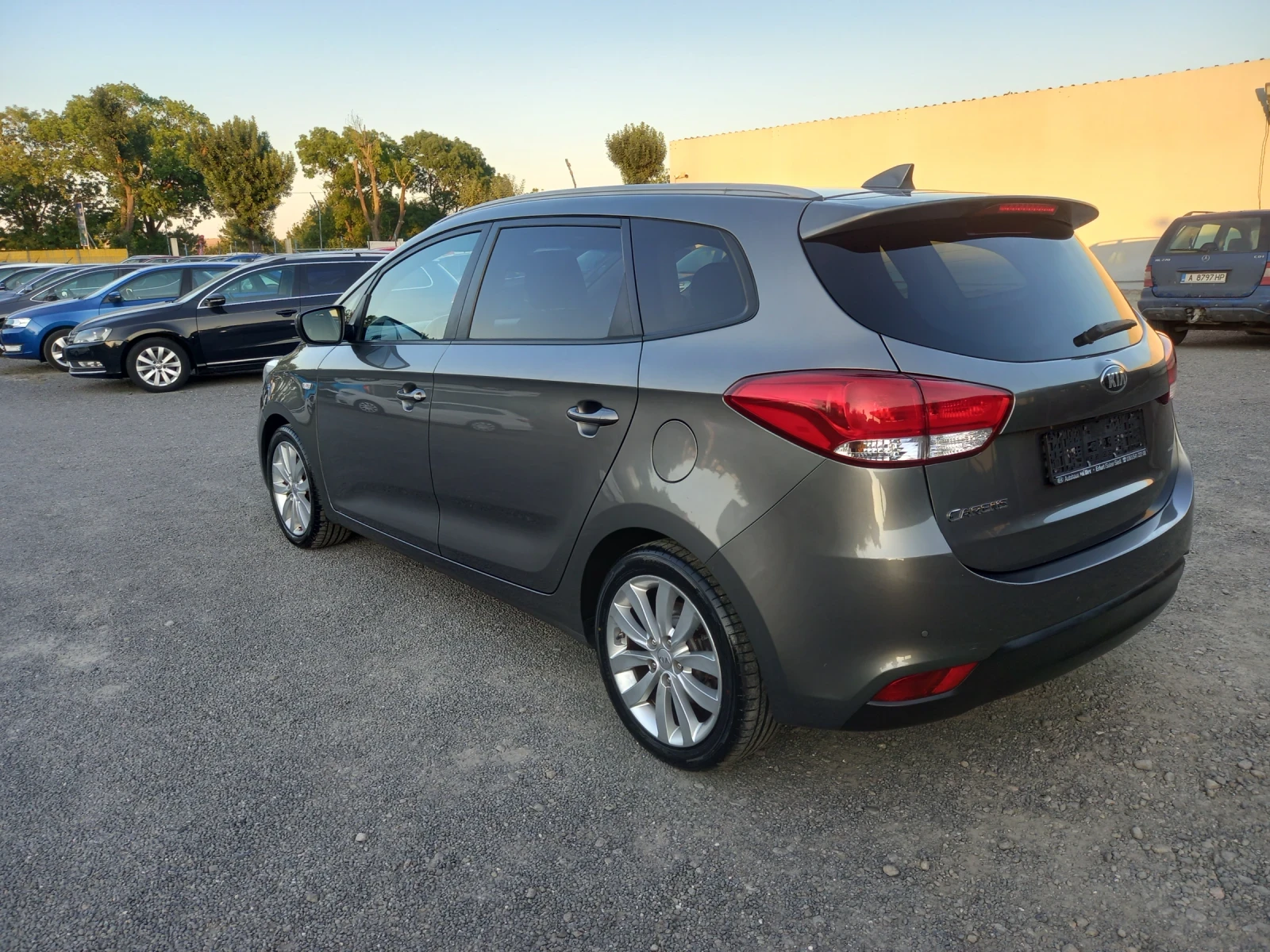 Kia Carens 6+ 1 места, снимка 5 - Автомобили и джипове - 55636448
