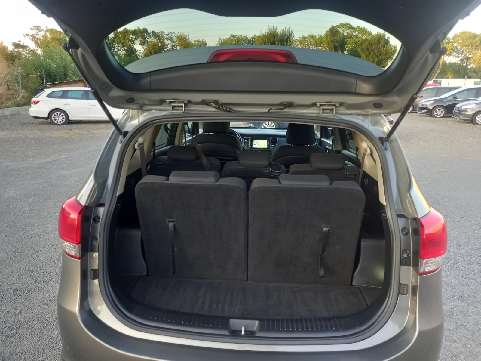 Kia Carens 6+ 1 места, снимка 14 - Автомобили и джипове - 55636448