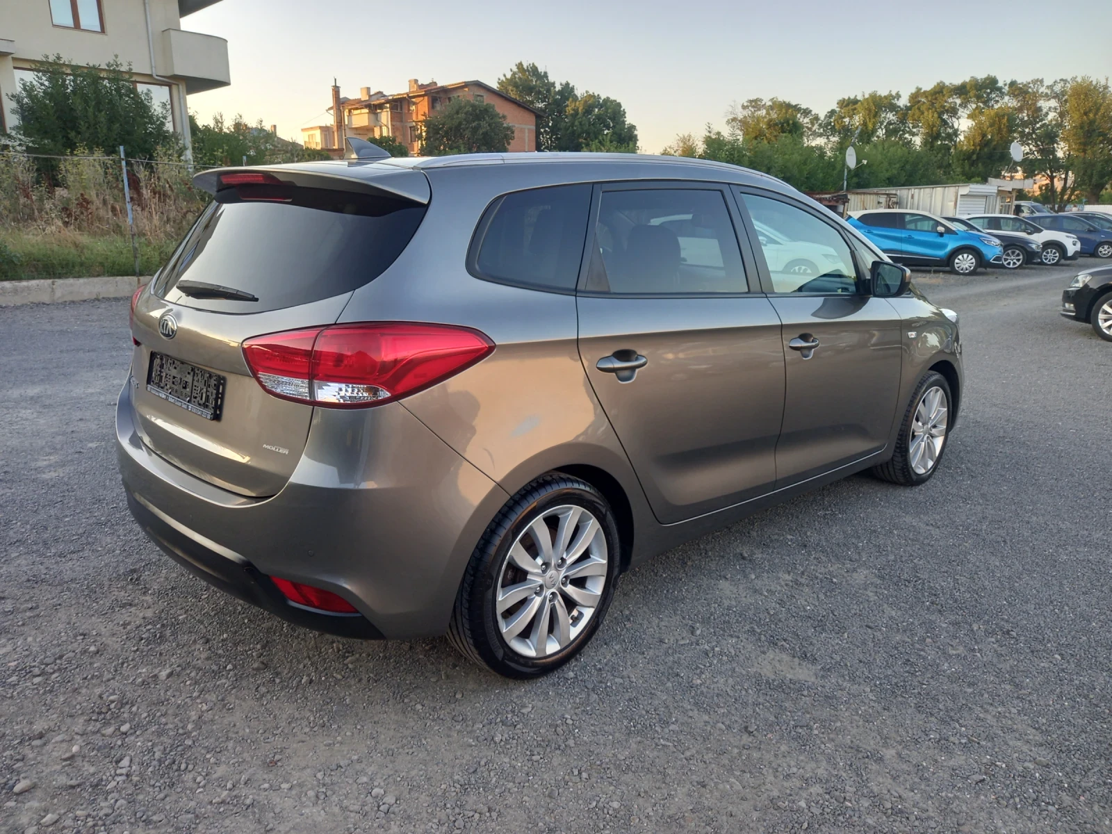 Kia Carens 6+ 1 места