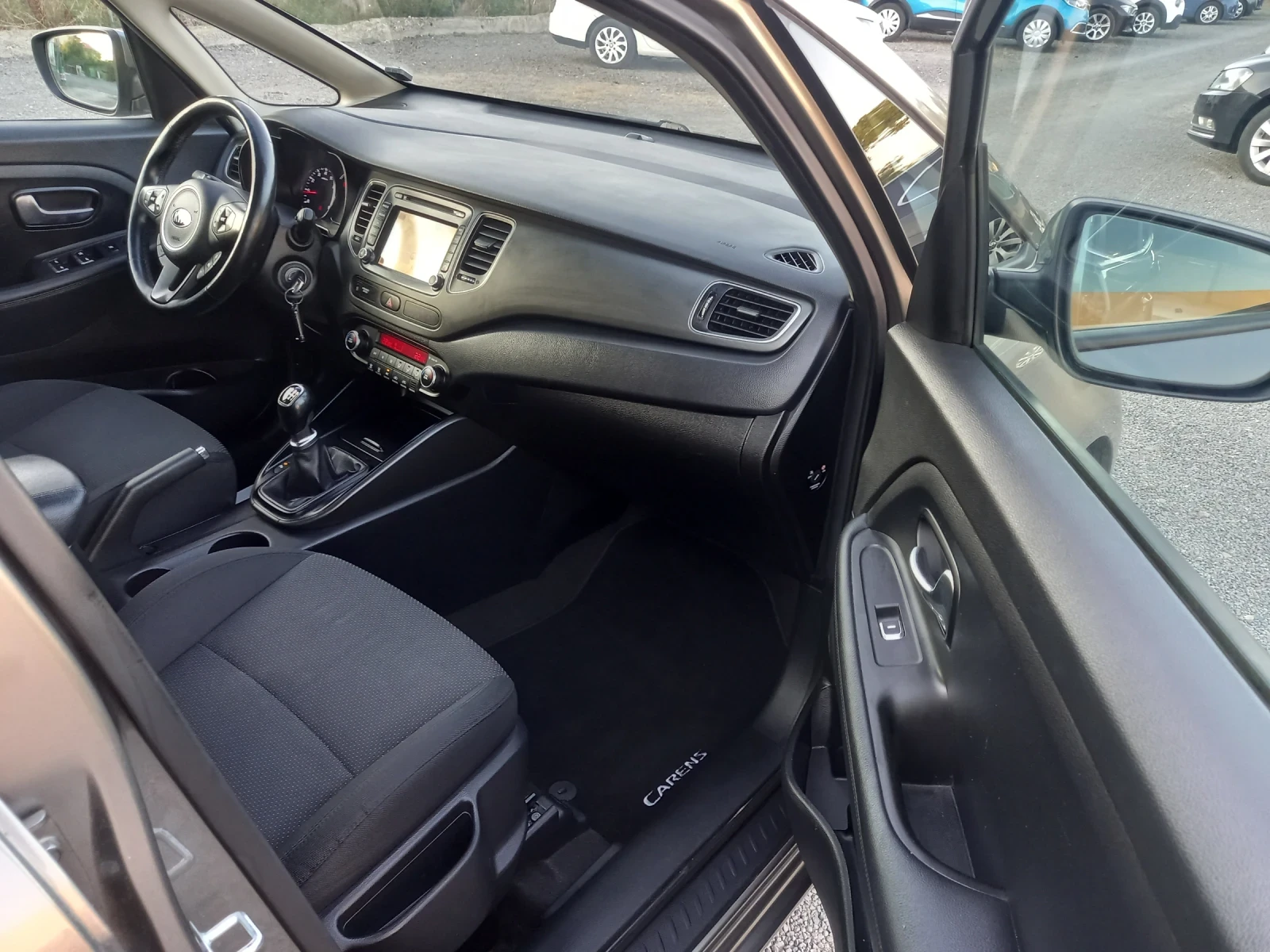 Kia Carens 6+ 1 места, снимка 11 - Автомобили и джипове - 55636448