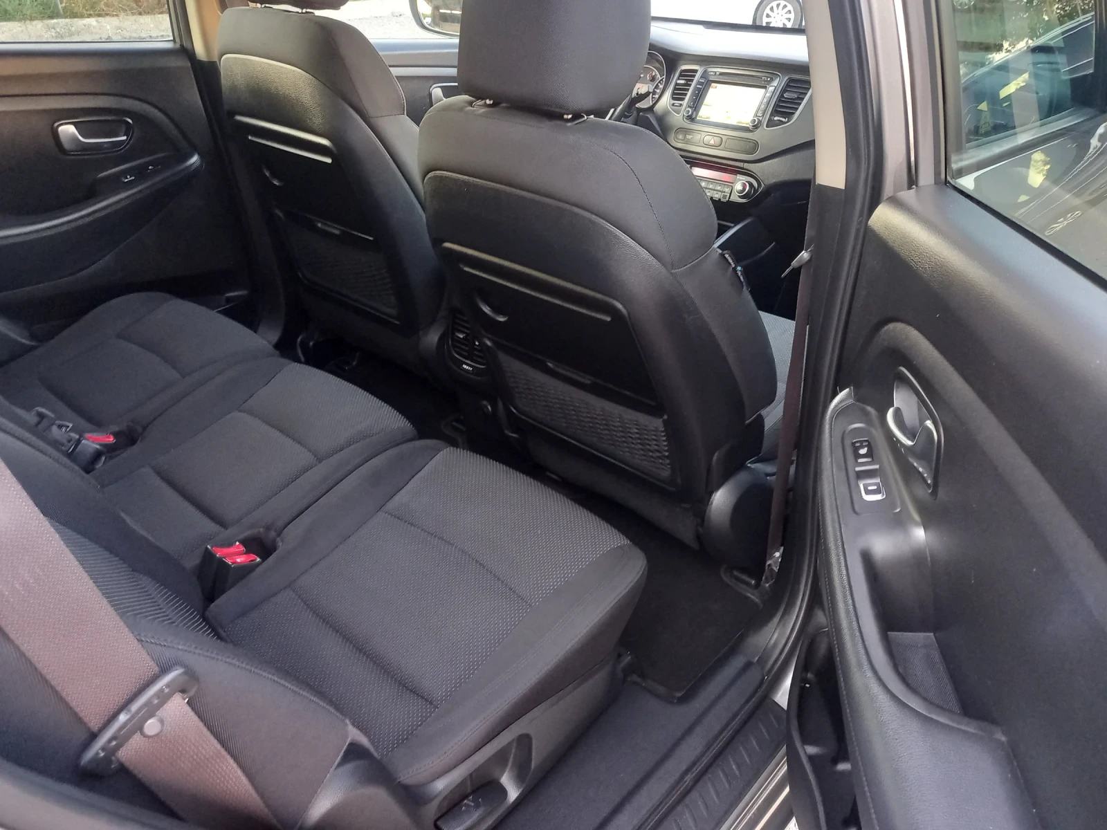 Kia Carens 6+ 1 места, снимка 12 - Автомобили и джипове - 55636448