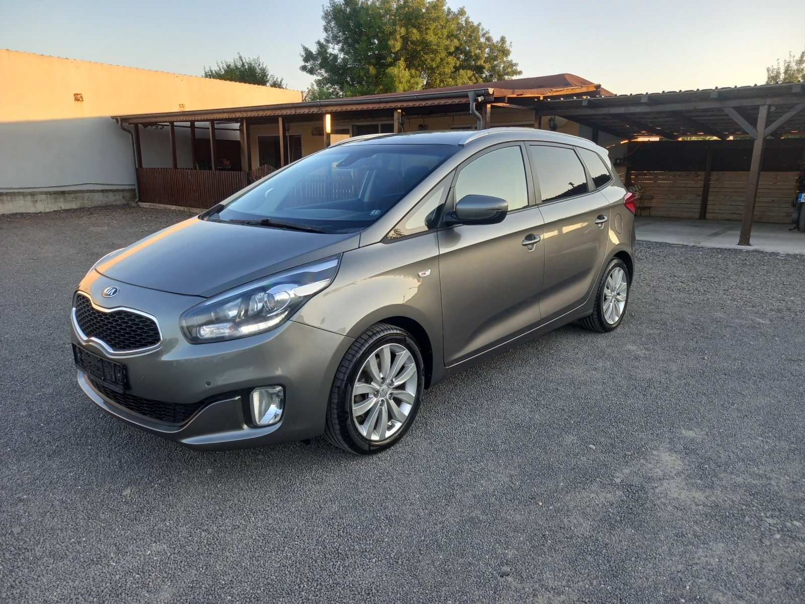 Kia Carens 6+ 1 места, снимка 9 - Автомобили и джипове - 55636448