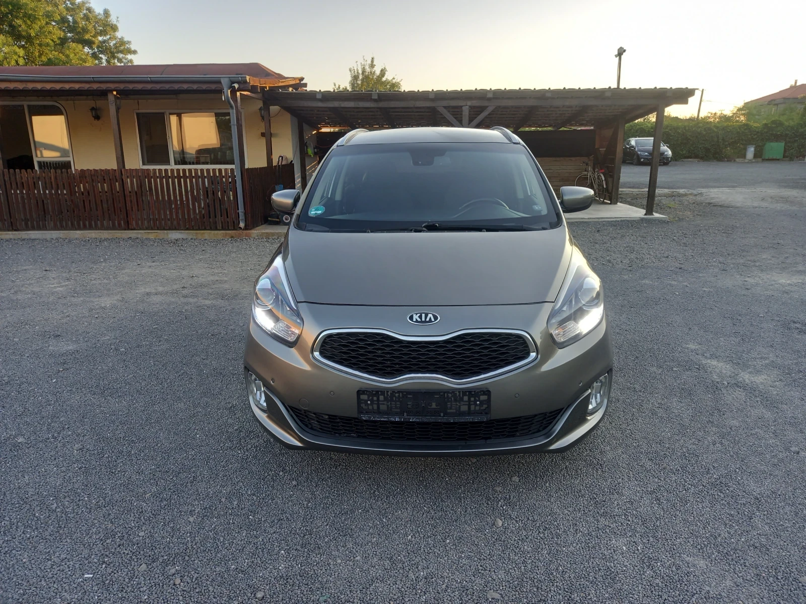 Kia Carens 6+ 1 места, снимка 2 - Автомобили и джипове - 55636448