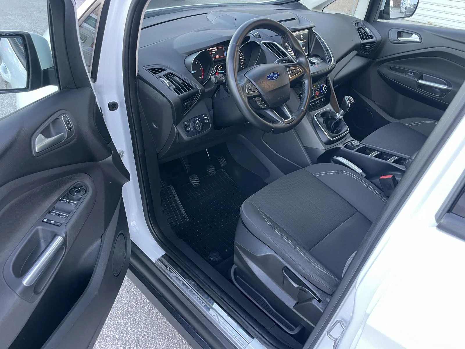 Ford Grand C-Max, снимка 13 - Автомобили и джипове - 56255248