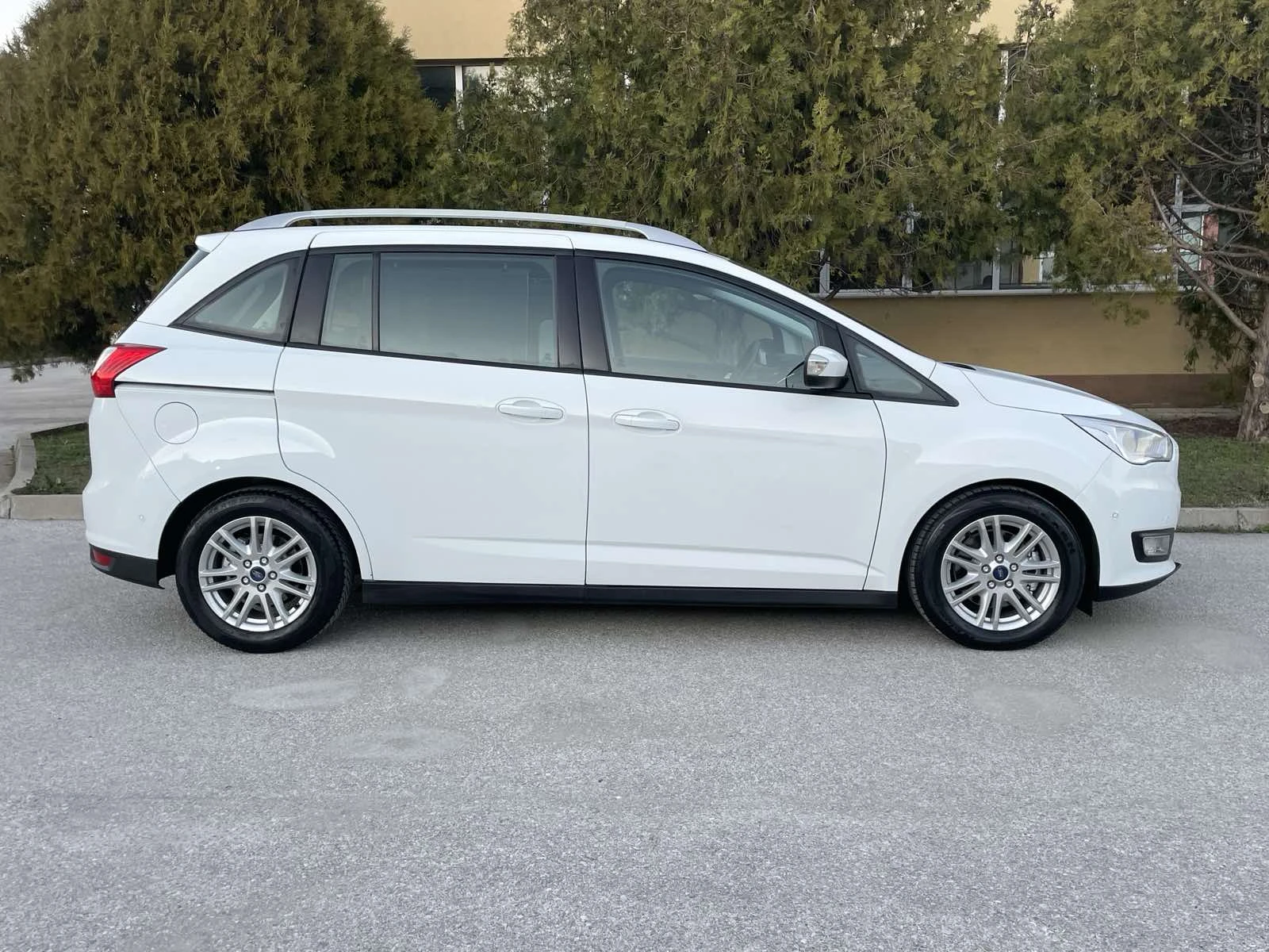 Ford Grand C-Max, снимка 2 - Автомобили и джипове - 56255248