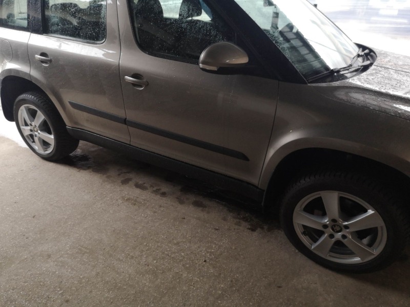 Skoda Yeti 2.0TDI 4х4 Komarel ITALIA 6 СКОРОСТИ , снимка 10 - Автомобили и джипове - 46932344