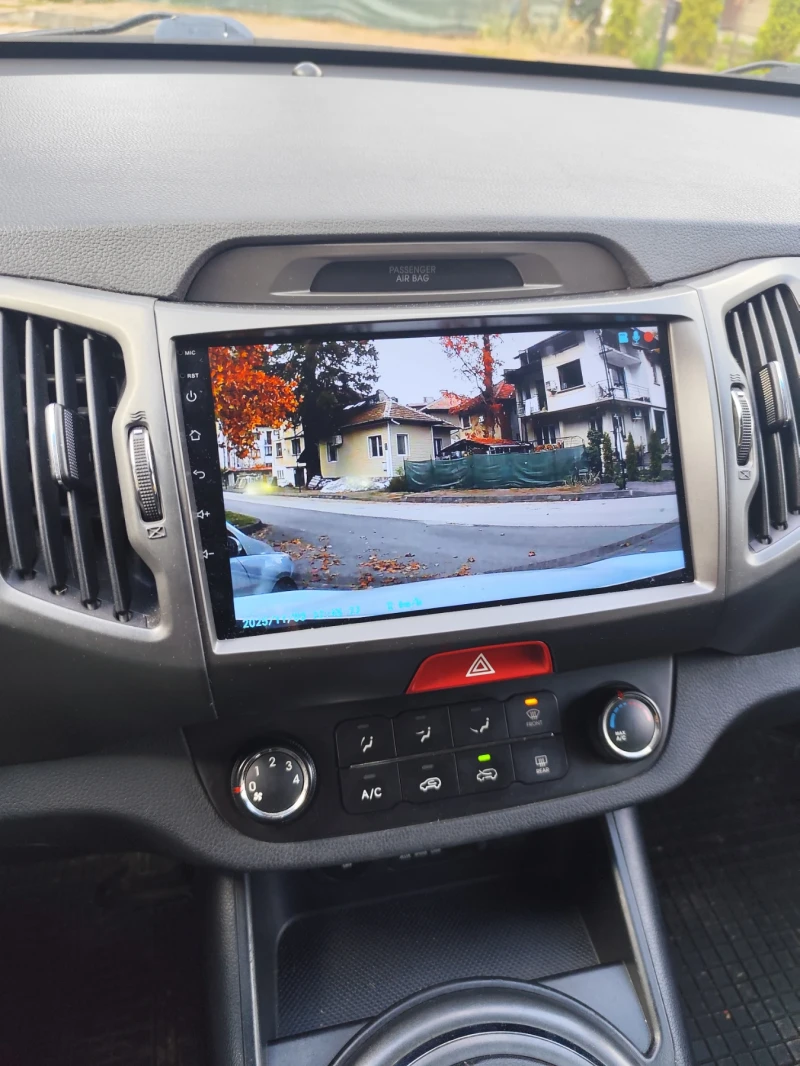 Kia Sportage 2.0 crdi, снимка 13 - Автомобили и джипове - 52450211