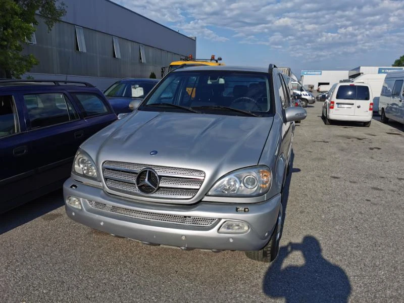 Mercedes-Benz ML 270 Special Edition 2005 година, снимка 2 - Автомобили и джипове - 49481695