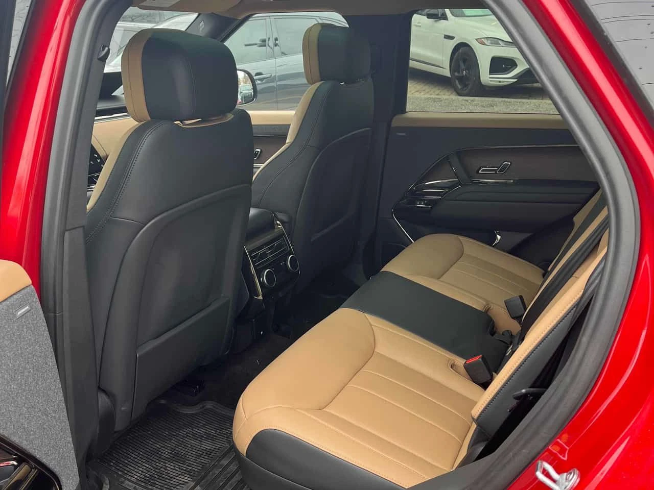 Land Rover Range Rover Sport * Dynamic SE * CARFAX * MERIDIAN * ОБДУХВАНЕ * , снимка 10 - Автомобили и джипове - 54088865