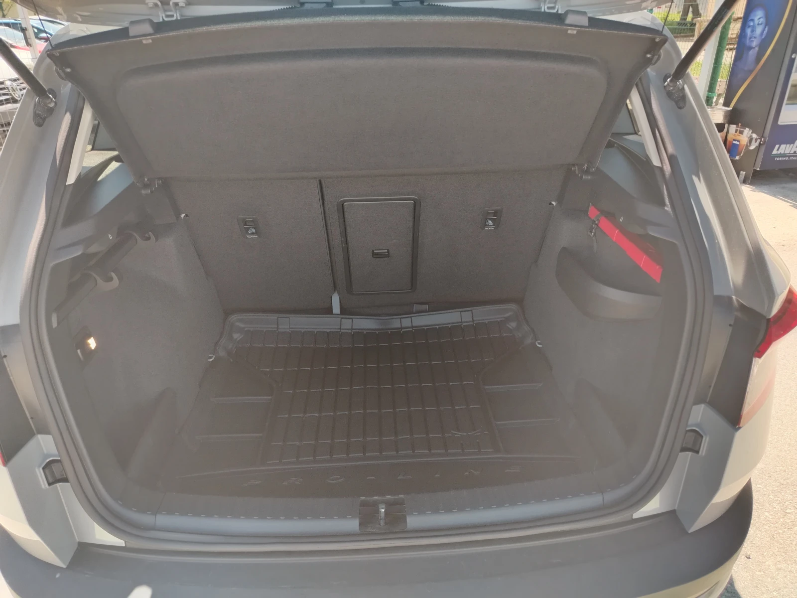 Skoda Karoq 2.0 TDI 4x4 , снимка 13 - Автомобили и джипове - 54304147