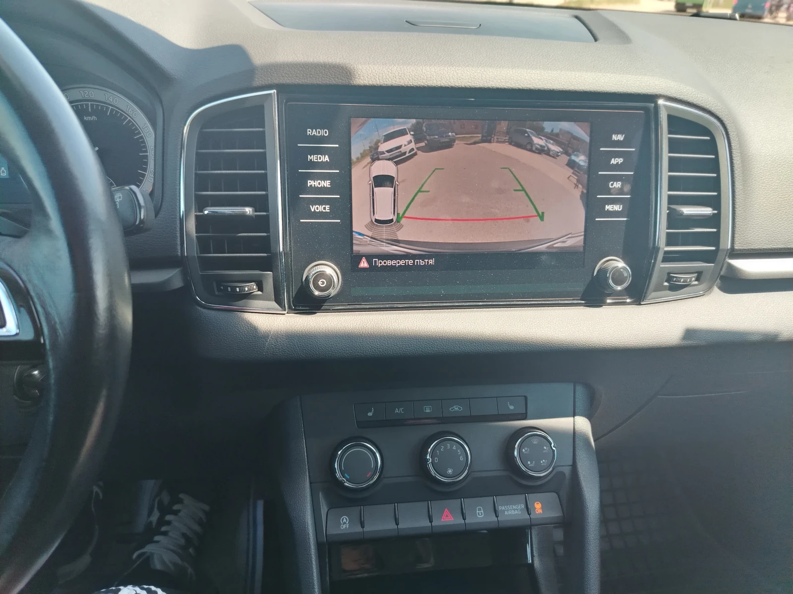 Skoda Karoq 2.0 TDI 4x4 , снимка 8 - Автомобили и джипове - 54304147