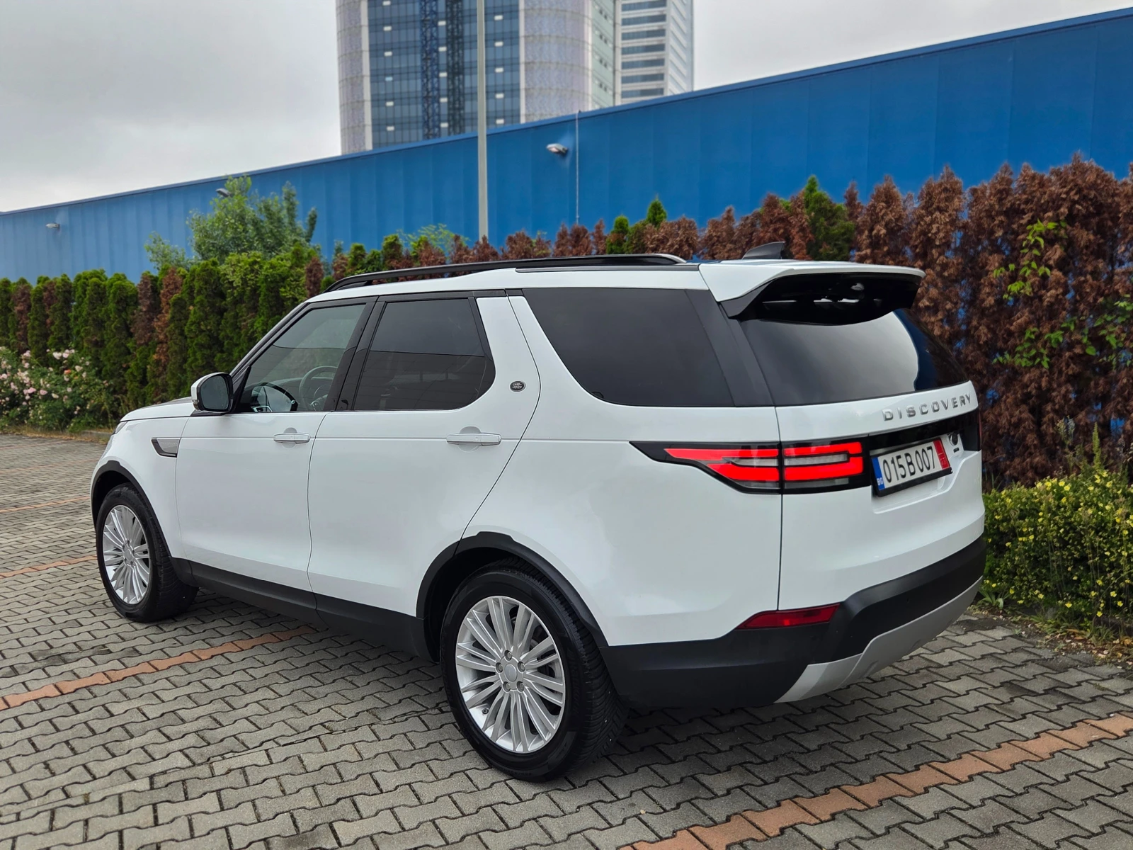 Land Rover Discovery 2.0SD4 HSE LUXURY 240к.с. Нов двигател* , снимка 5 - Автомобили и джипове - 55025150