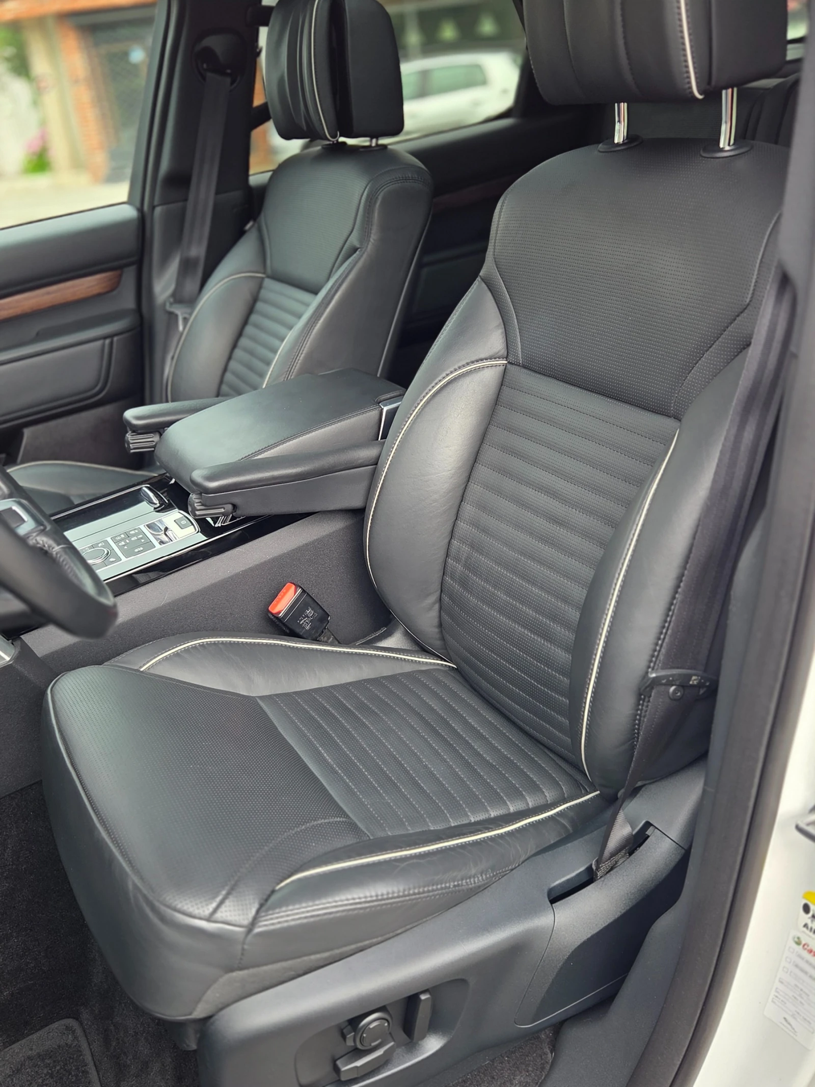 Land Rover Discovery 2.0SD4 HSE LUXURY 240к.с. Нов двигател* , снимка 6 - Автомобили и джипове - 55025150