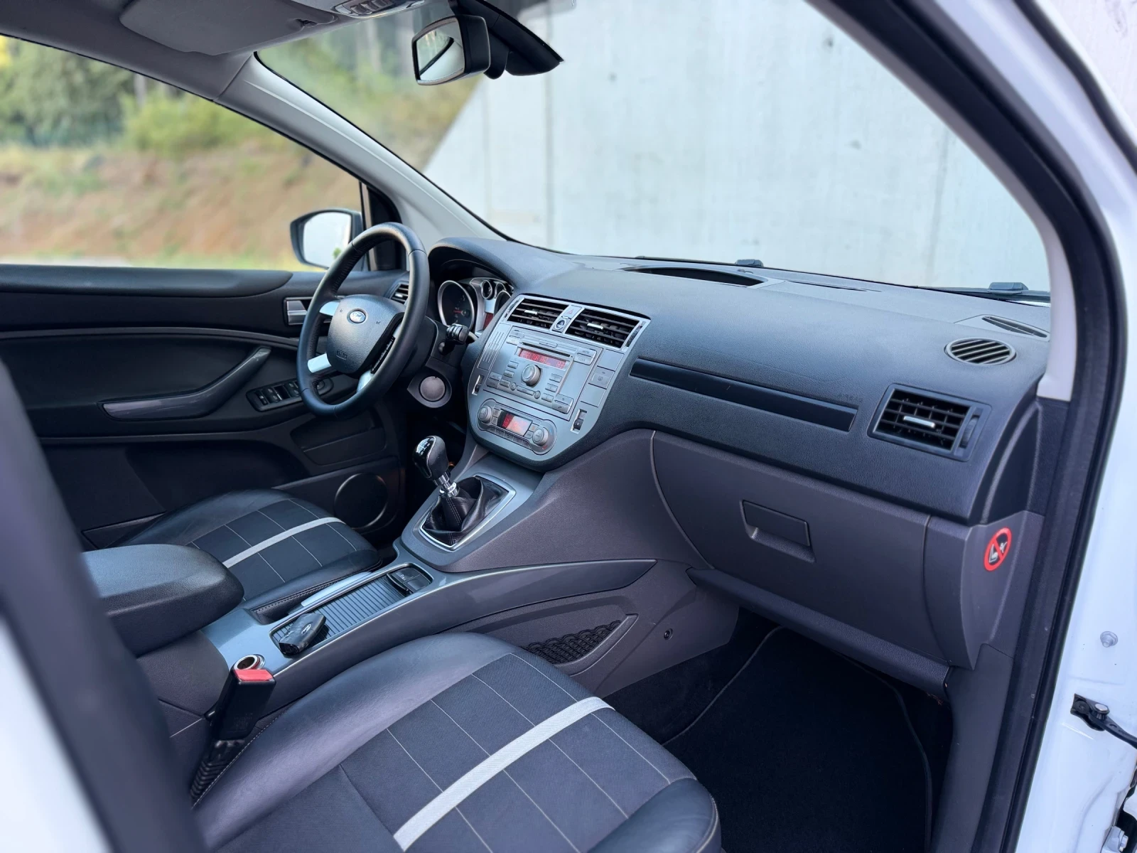 Ford Kuga 2.0TDCi~140hp~TITANIUM~4x4~KEYLESS GO, снимка 14 - Автомобили и джипове - 55798072