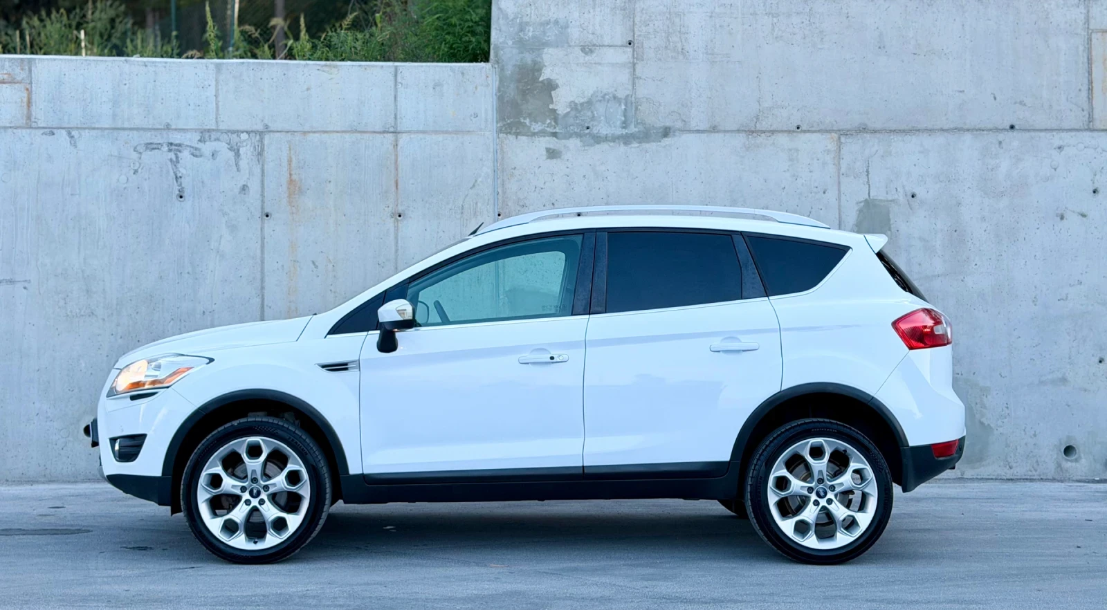 Ford Kuga 2.0TDCi~140hp~TITANIUM~4x4~KEYLESS GO, снимка 8 - Автомобили и джипове - 55798072