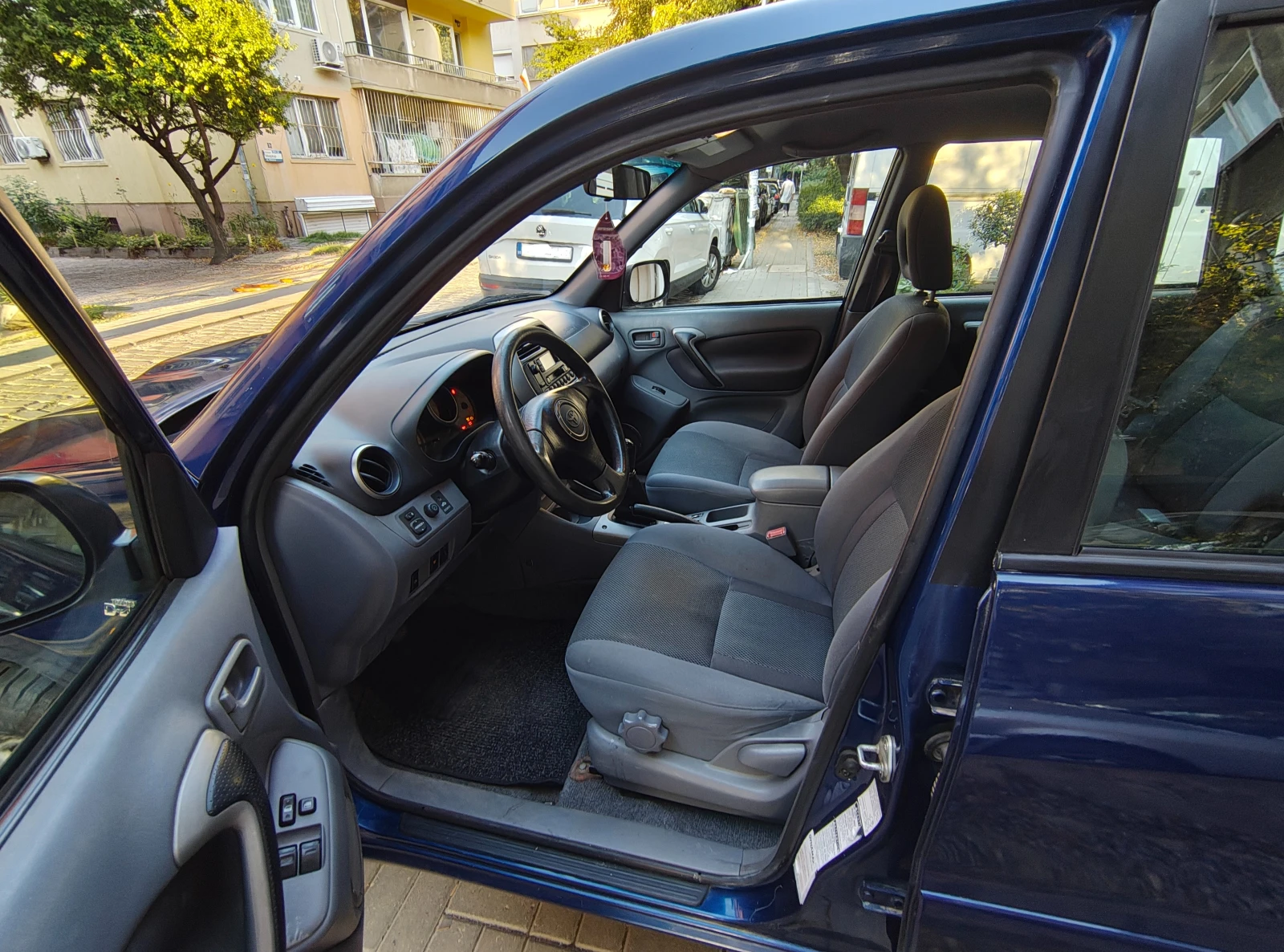 Toyota Rav4, снимка 7 - Автомобили и джипове - 56012211
