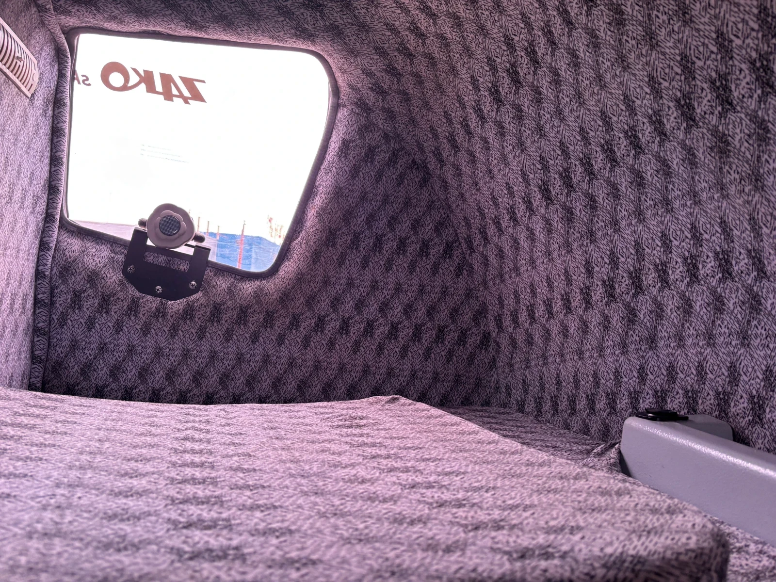 Iveco Daily 3.0 35S18-Климатроник, снимка 14 - Бусове и автобуси - 55122165