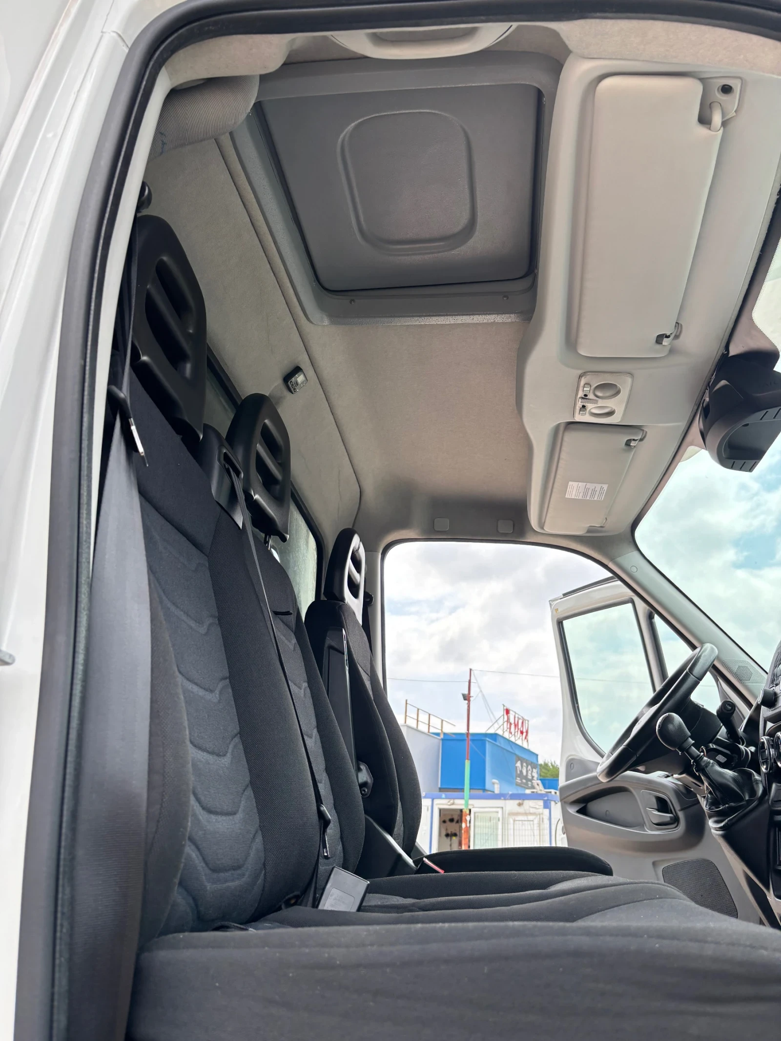 Iveco Daily 3.0 35S18-Климатроник, снимка 12 - Бусове и автобуси - 55122165