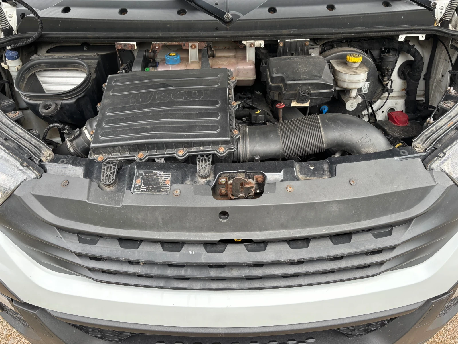 Iveco Daily 3.0 35S18-Климатроник, снимка 16 - Бусове и автобуси - 55122165