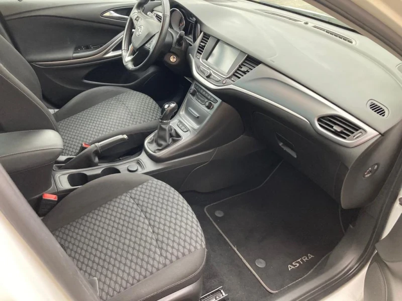 Opel Astra 1.6 CDTI, снимка 3 - Автомобили и джипове - 52556497