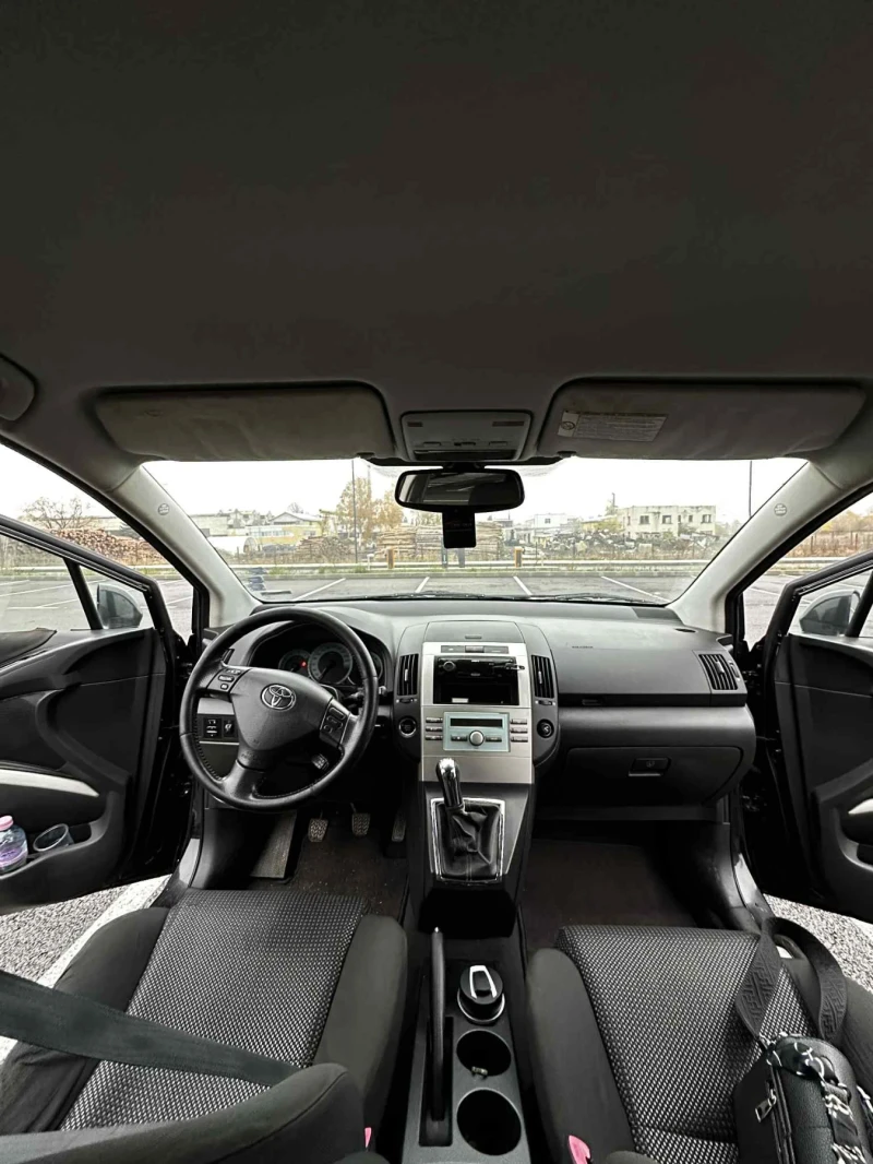 Toyota Corolla verso 2.2 177 D-4D, снимка 11 - Автомобили и джипове - 52417355