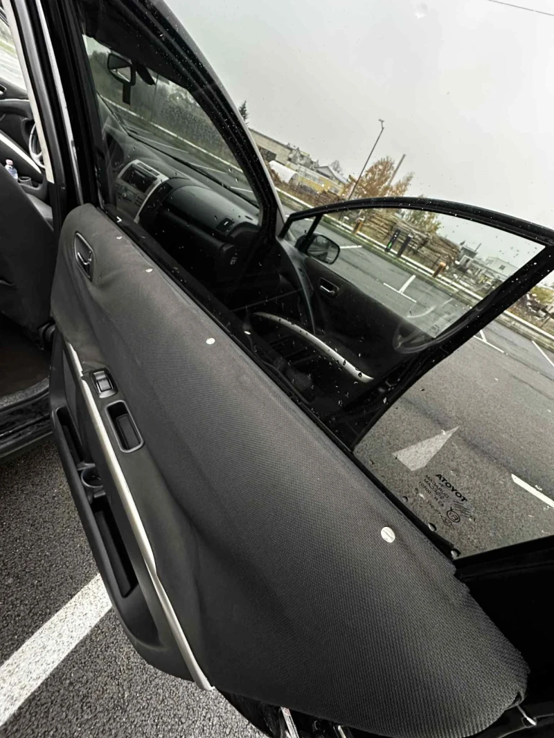 Toyota Corolla verso 2.2 177 D-4D, снимка 15 - Автомобили и джипове - 52417355