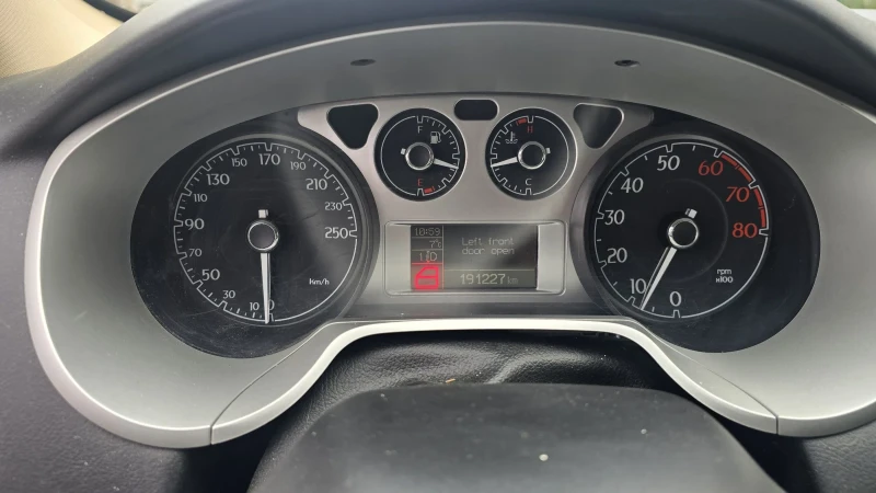 Lancia Delta 1.4 turbo кожа обслужен , снимка 8 - Автомобили и джипове - 53380082