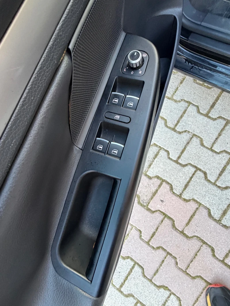 VW Golf 2.0 Tdi Highline, снимка 9 - Автомобили и джипове - 53597489