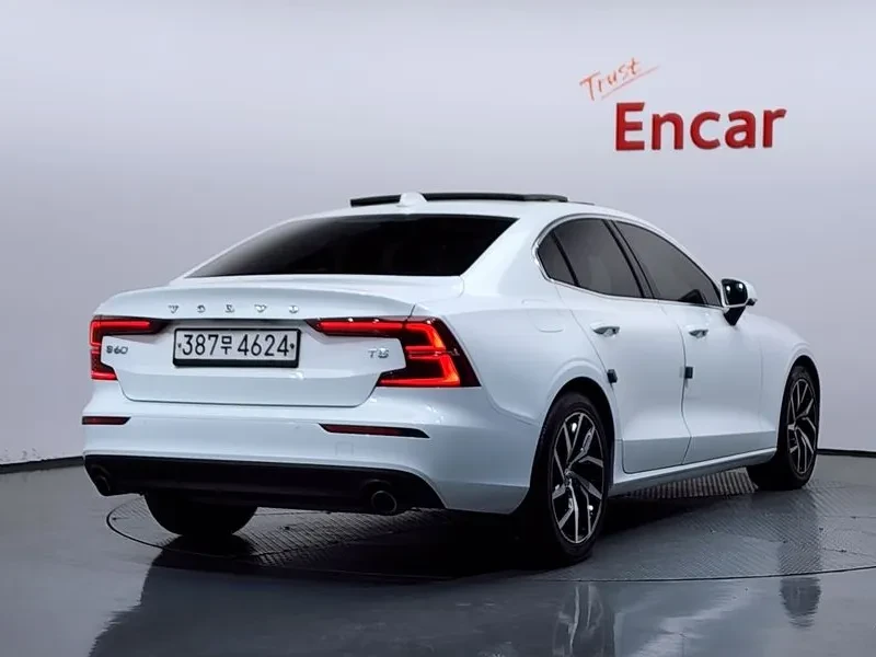 Volvo S60 3Rd Generation T5 Momentum, снимка 2 - Автомобили и джипове - 55376590