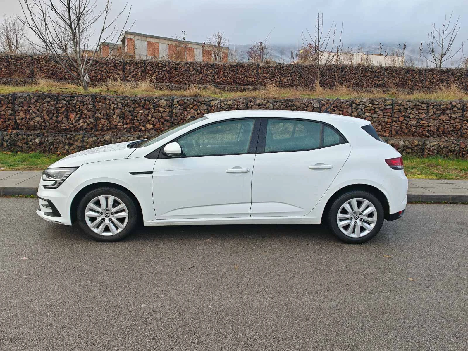 Renault Megane IV, 1990лв за получаване, 1.3TCe hatch-Equilibre - изображение 8