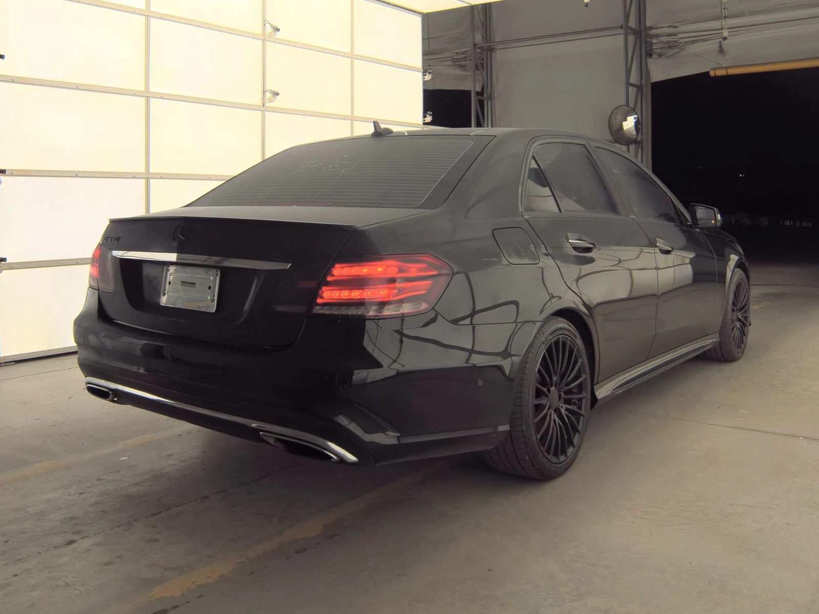 Mercedes-Benz E 500 4MATIC* DISTRONIC* KEYLESS* Lane Keeping* Blind Sp - изображение 6