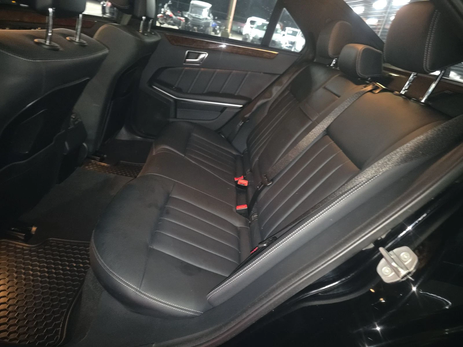 Mercedes-Benz E 500 4MATIC* DISTRONIC* KEYLESS* Lane Keeping* Blind Sp - изображение 10