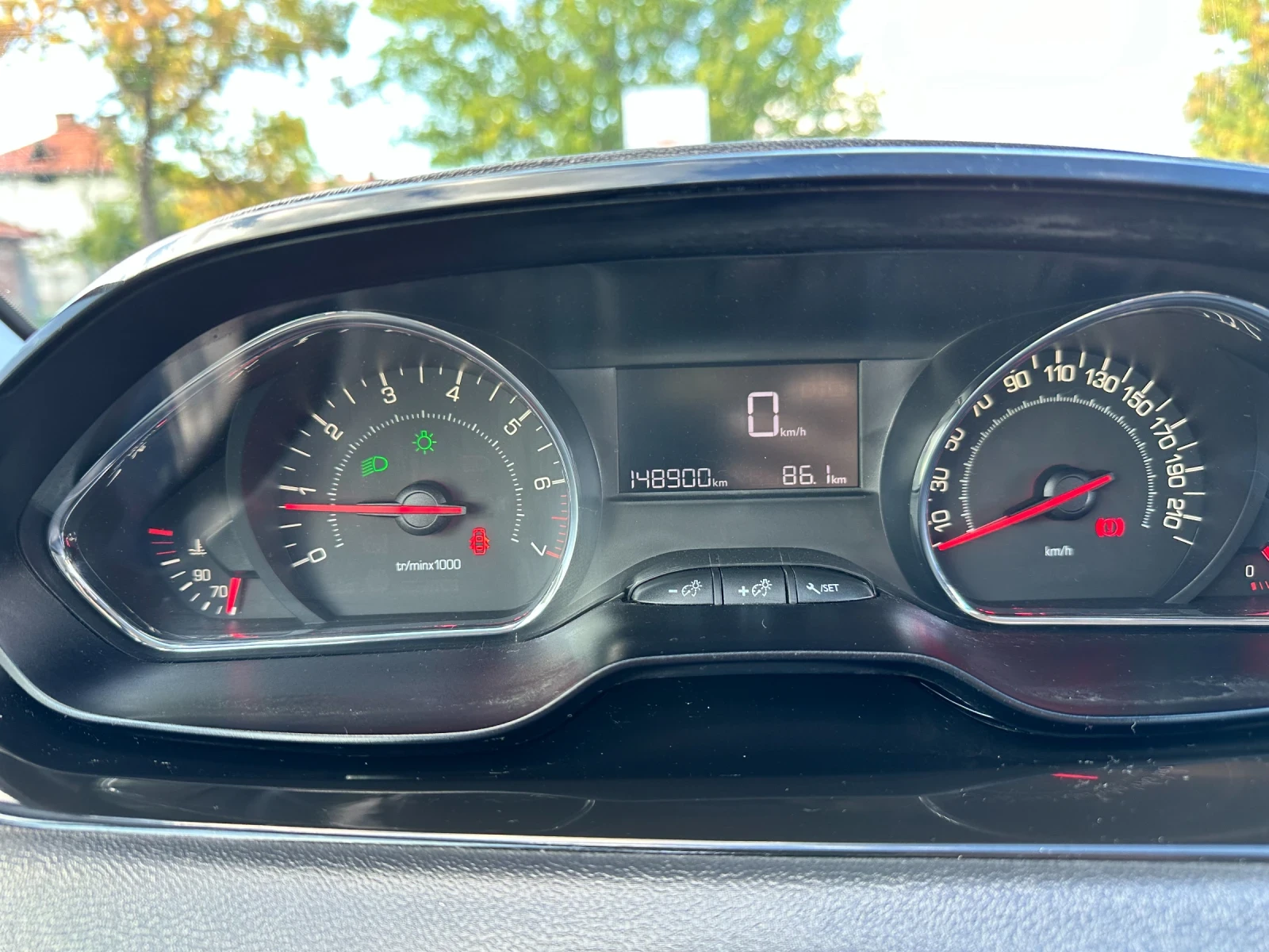 Peugeot 208  | Mobile.bg   11