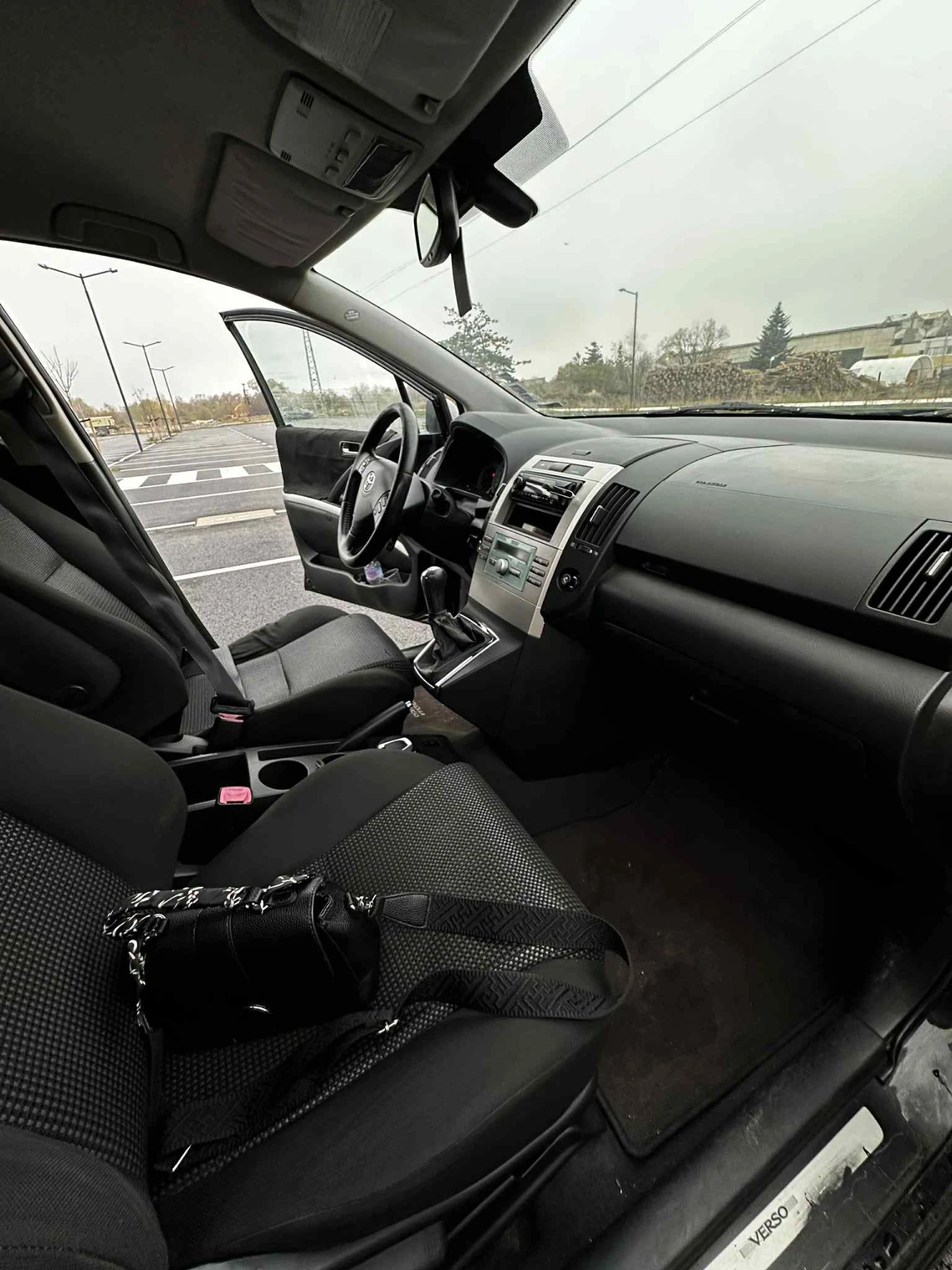 Toyota Corolla verso 2.2 177 D-4D - изображение 9