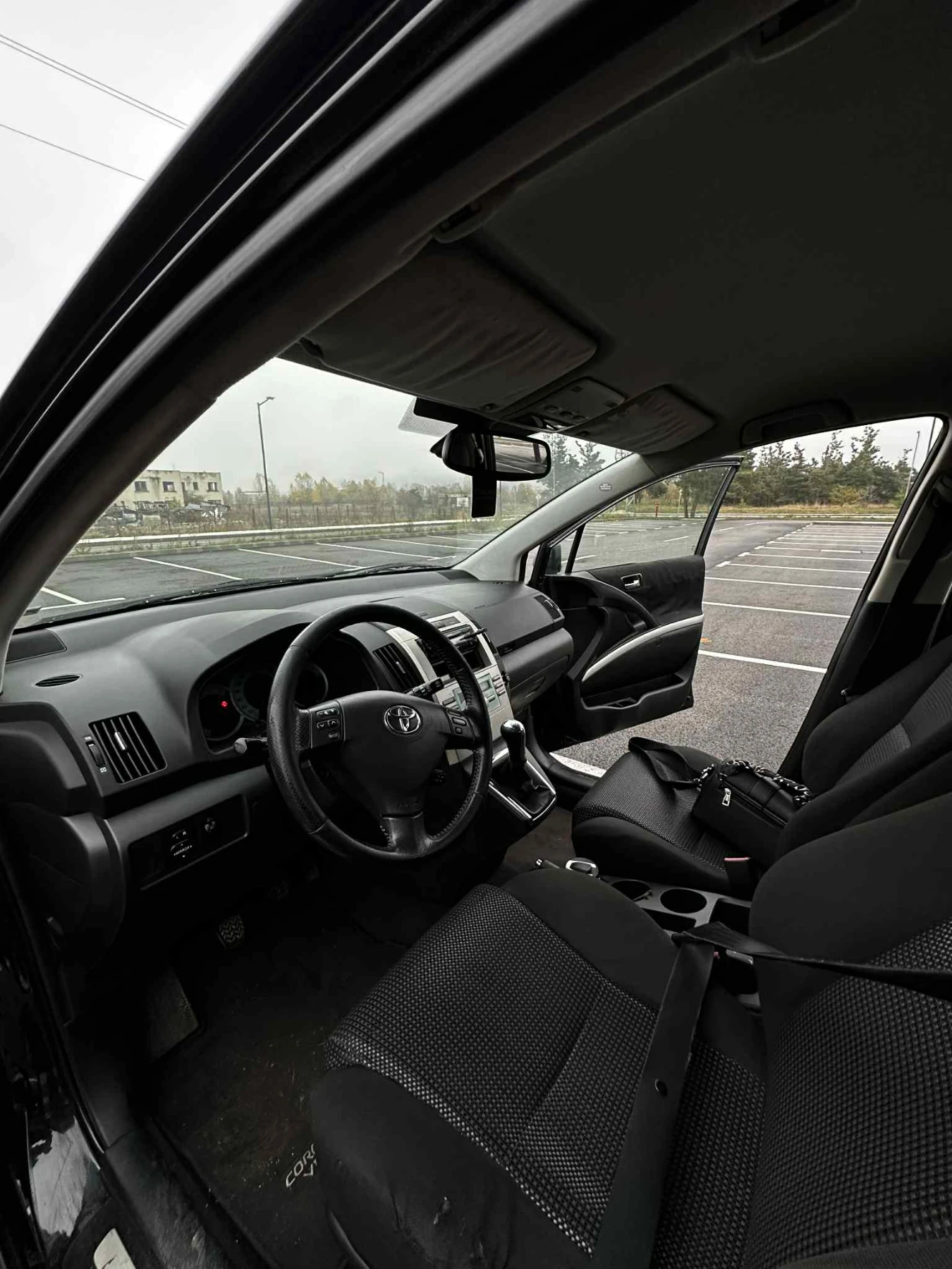 Toyota Corolla verso 2.2 177 D-4D - изображение 8