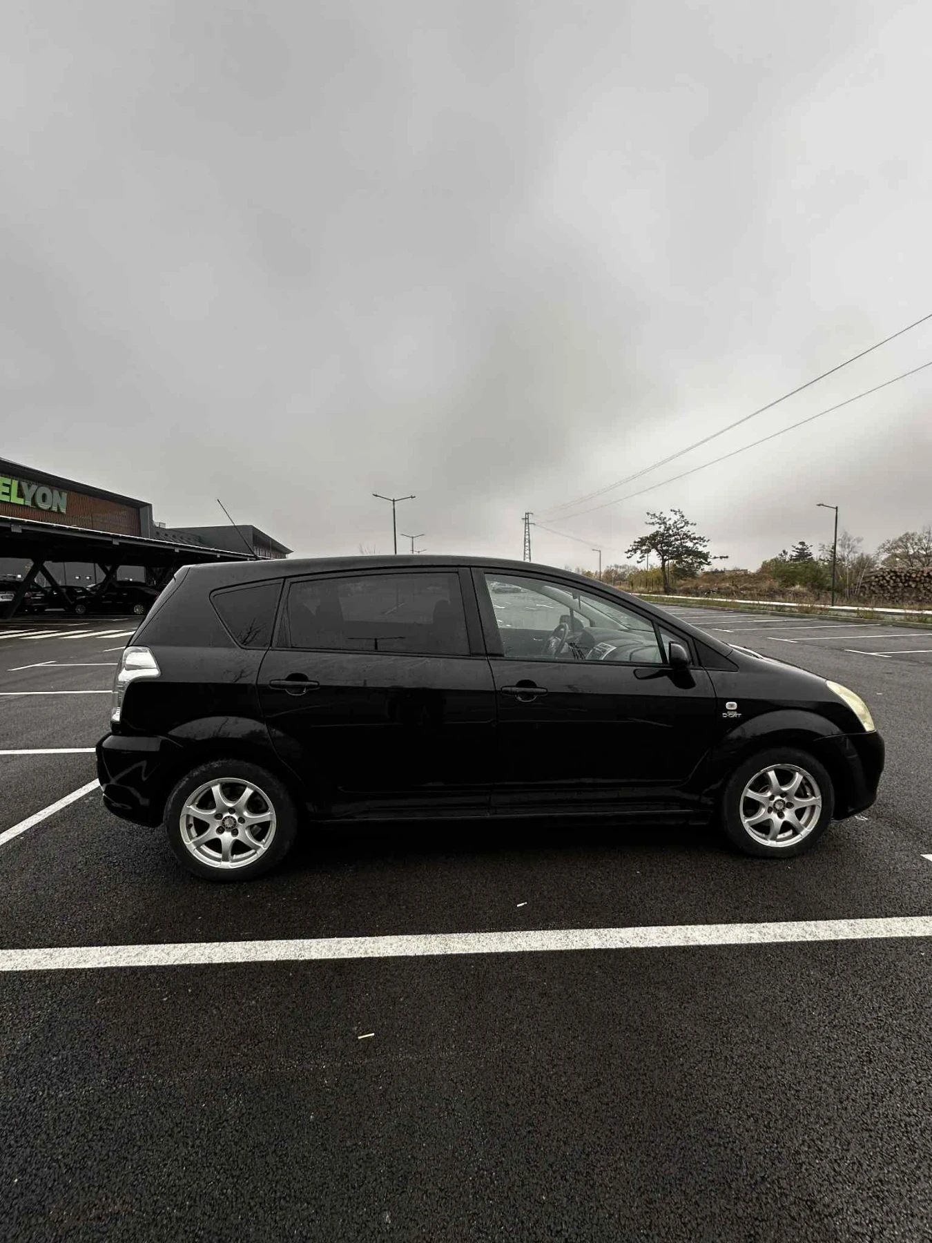 Toyota Corolla verso 2.2 177 D-4D - изображение 6