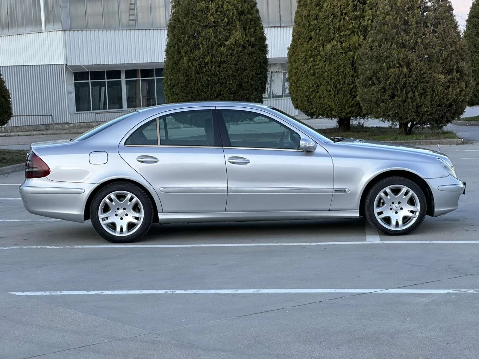 Mercedes-Benz E 220  - изображение 4