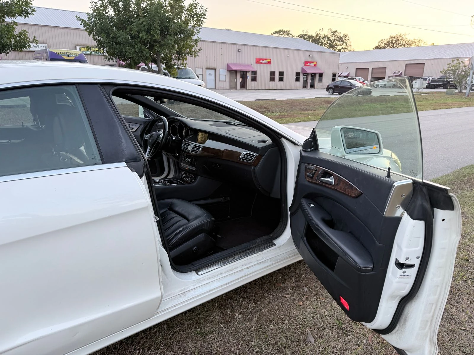 Mercedes-Benz CLS 500 AMG* PACK* HARMON* KARDON* ОБДУХВАНЕ* МЪРТВА* ТОЧК - изображение 7