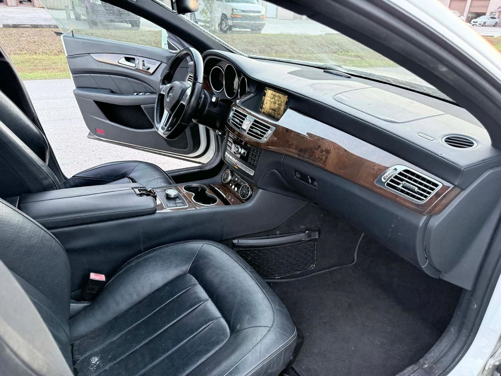 Mercedes-Benz CLS 500 AMG* PACK* HARMON* KARDON* ОБДУХВАНЕ* МЪРТВА* ТОЧК - изображение 8