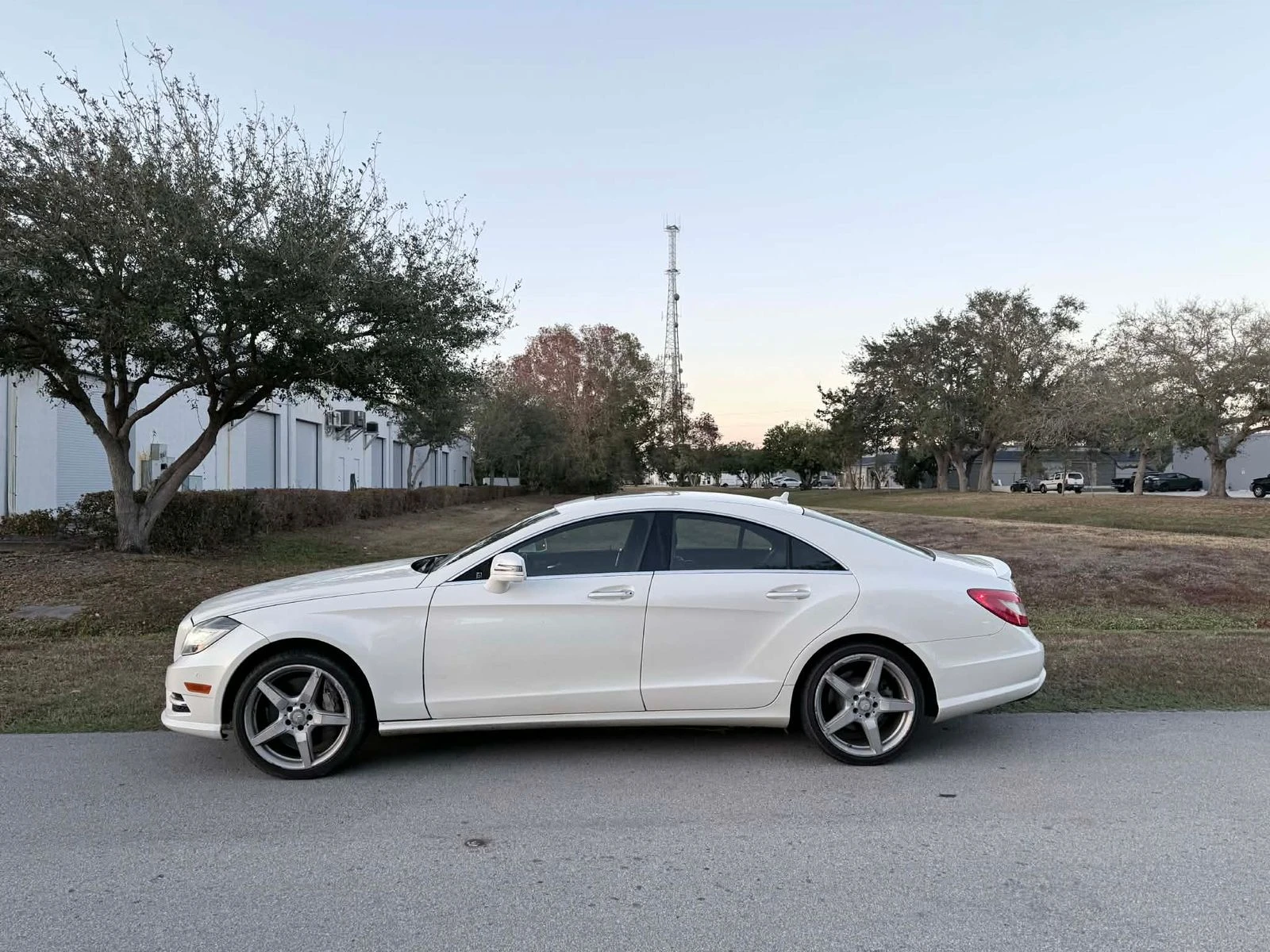 Mercedes-Benz CLS 500 AMG* PACK* HARMON* KARDON* ОБДУХВАНЕ* МЪРТВА* ТОЧК - изображение 3